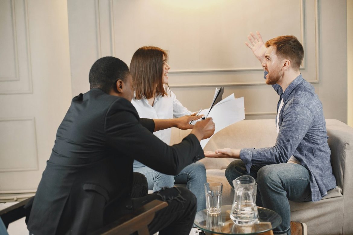 FAMILIARES HIRIENTES